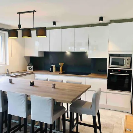 Σπίτι διακοπών Juste A Cote, Maison De Caractere Avec Piscine