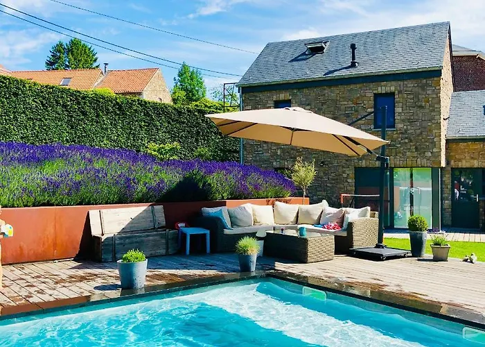 Juste à Côté, Maison De Caractère Avec Piscine *