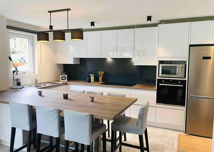 Casa vacanze Juste à Côté, Maison De Caractère Avec Piscine